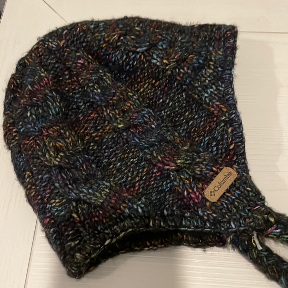 Columbia hat SALE 4 for $16 or 5 for 15 Bundle sale items and offer with hat